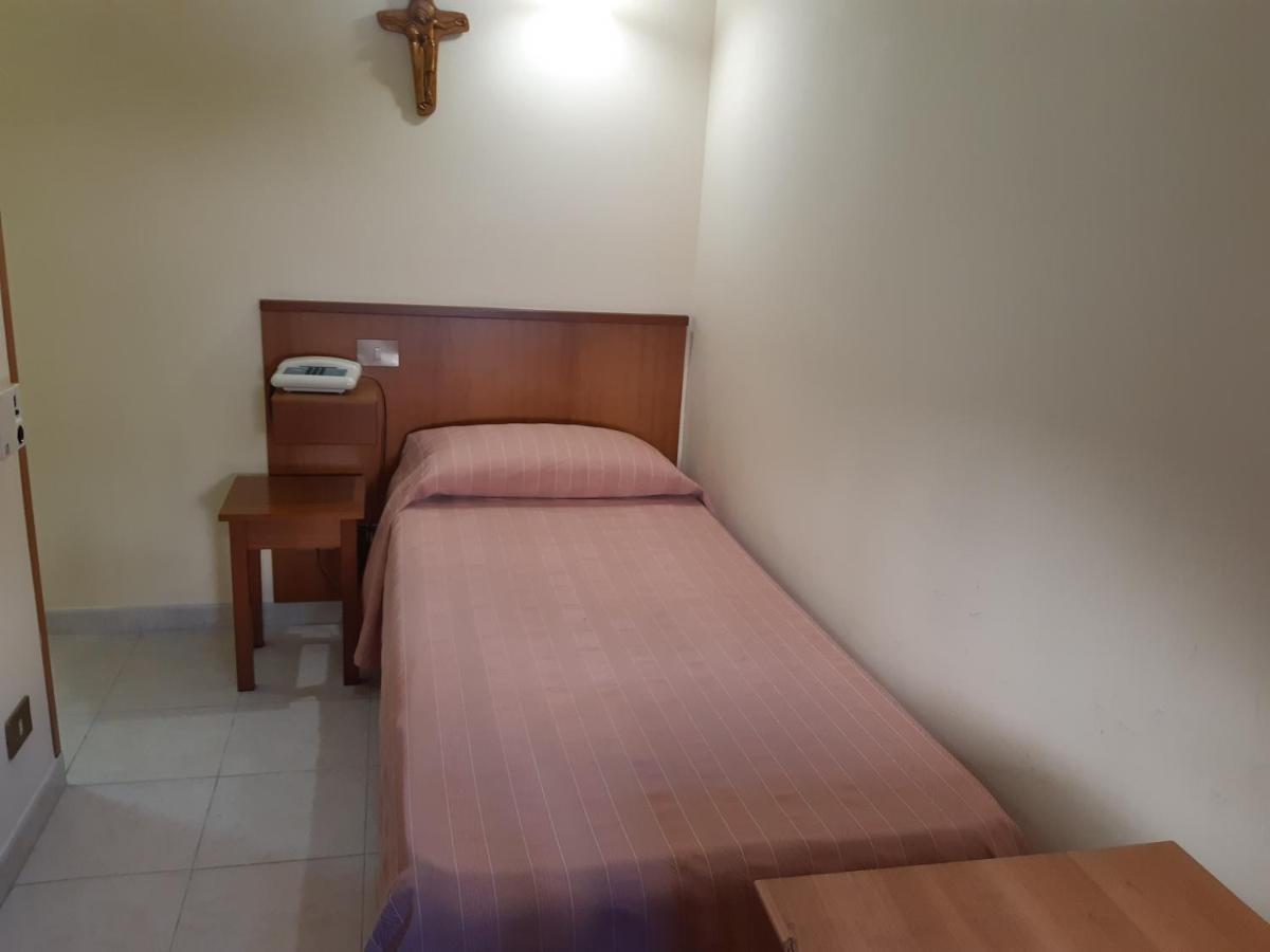 Suore Concezioniste Missionarie - Carmen Salles Roma Bed & Breakfast Ngoại thất bức ảnh