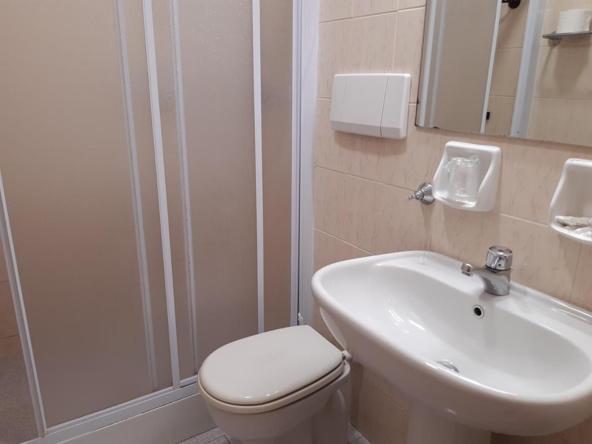 Suore Concezioniste Missionarie - Carmen Salles Roma Bed & Breakfast Ngoại thất bức ảnh